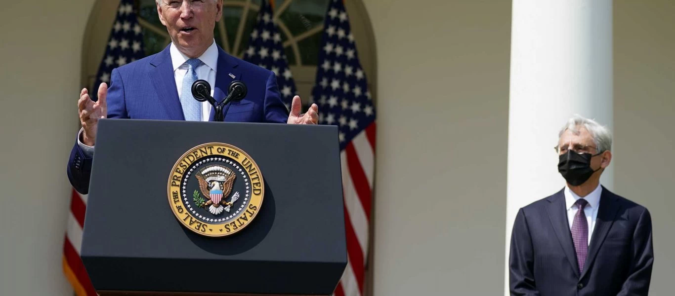 Ο Τ.Μπαίντεν ζητά περιορισμούς στην οπλοκατοχή και με νόμους «φακελώματος»